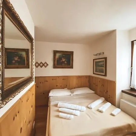 Perla A Cortina *